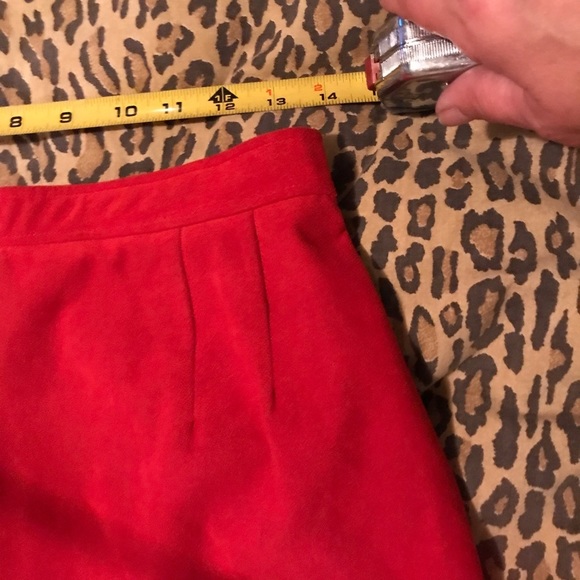 Classic Red size medium ultra suede skirt above the knee lined back zip - Picture 9 of 10
